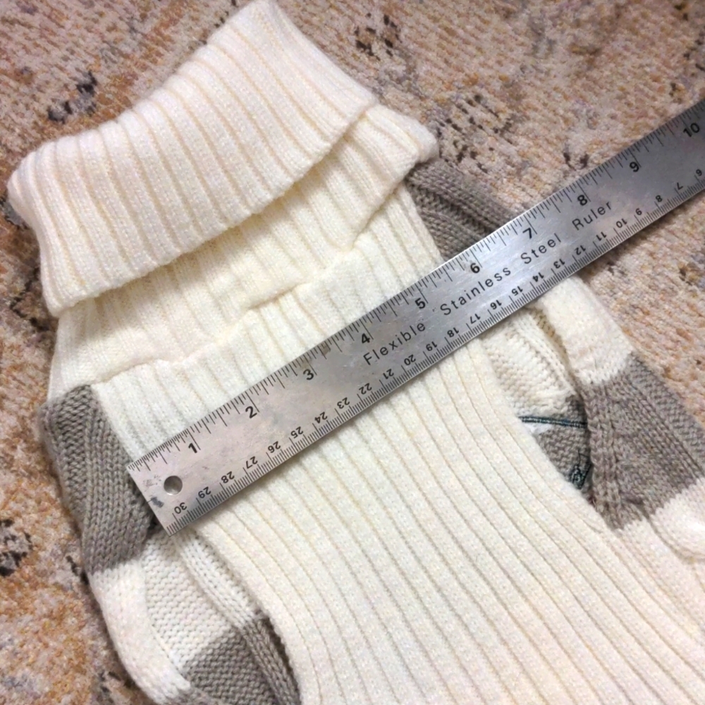 Dog cable knit holiday sweater - Picture 12 of 13